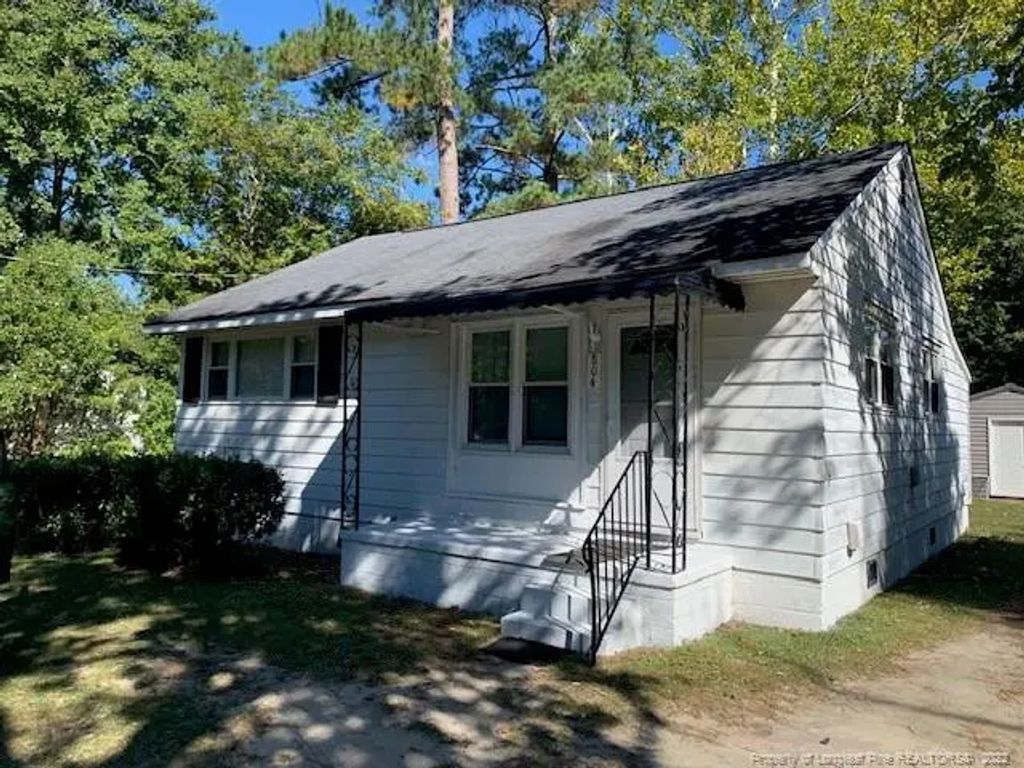 804 Saunders Street, Raeford