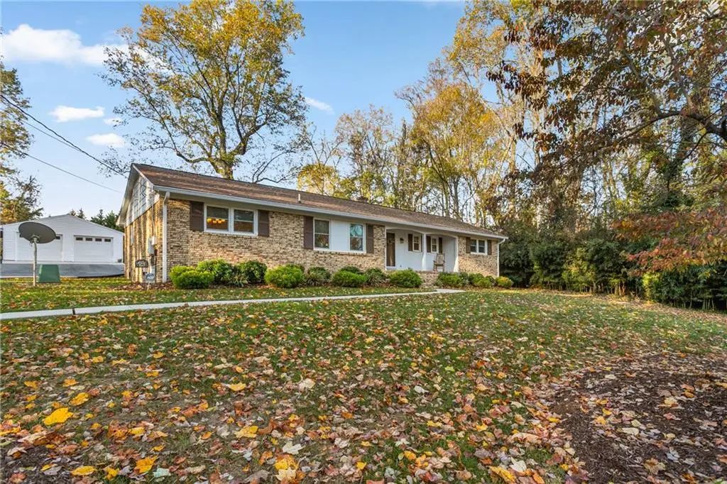 1874 Stratford Road, Burlington