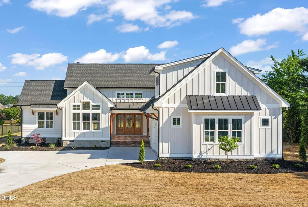 85 Constitution Avenue, Smithfield