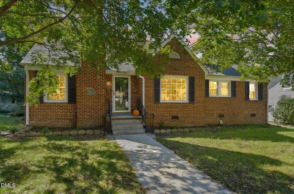 328 Hillcrest Avenue, Burlington