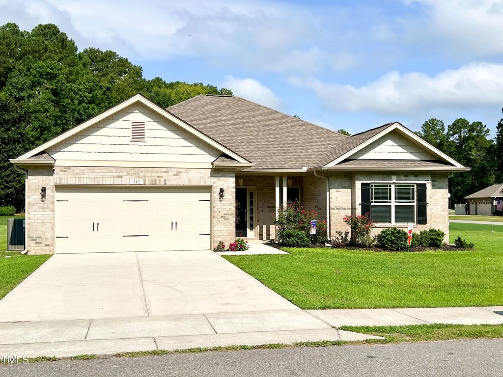 212 Woodwater Circle, Lillington