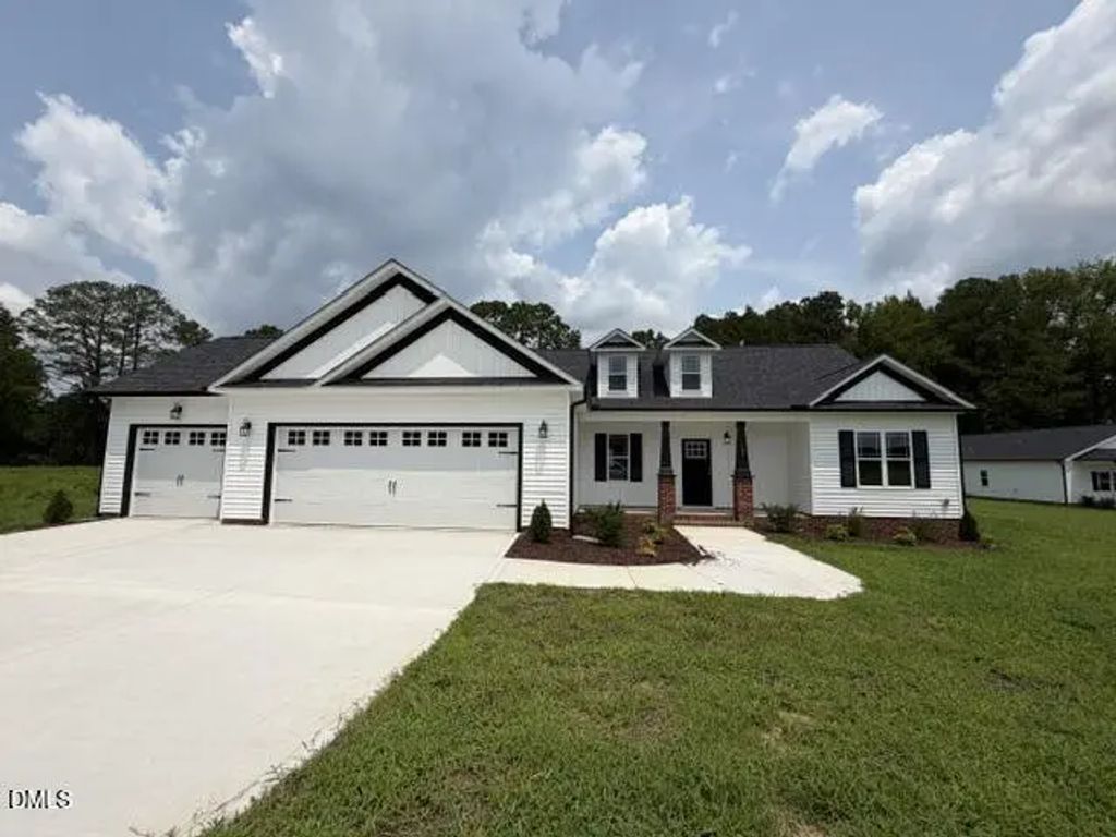 105 Lynn Lane, Selma