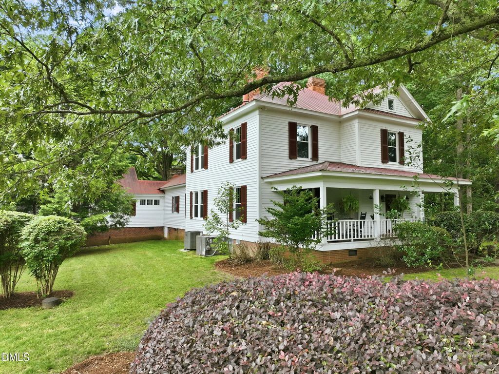 2102 Bahama Road, Bahama
