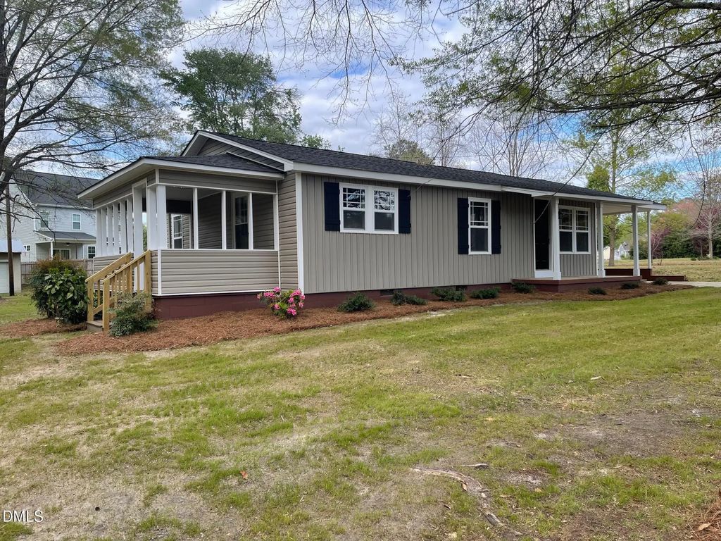 409 Lipscomb Road, Angier