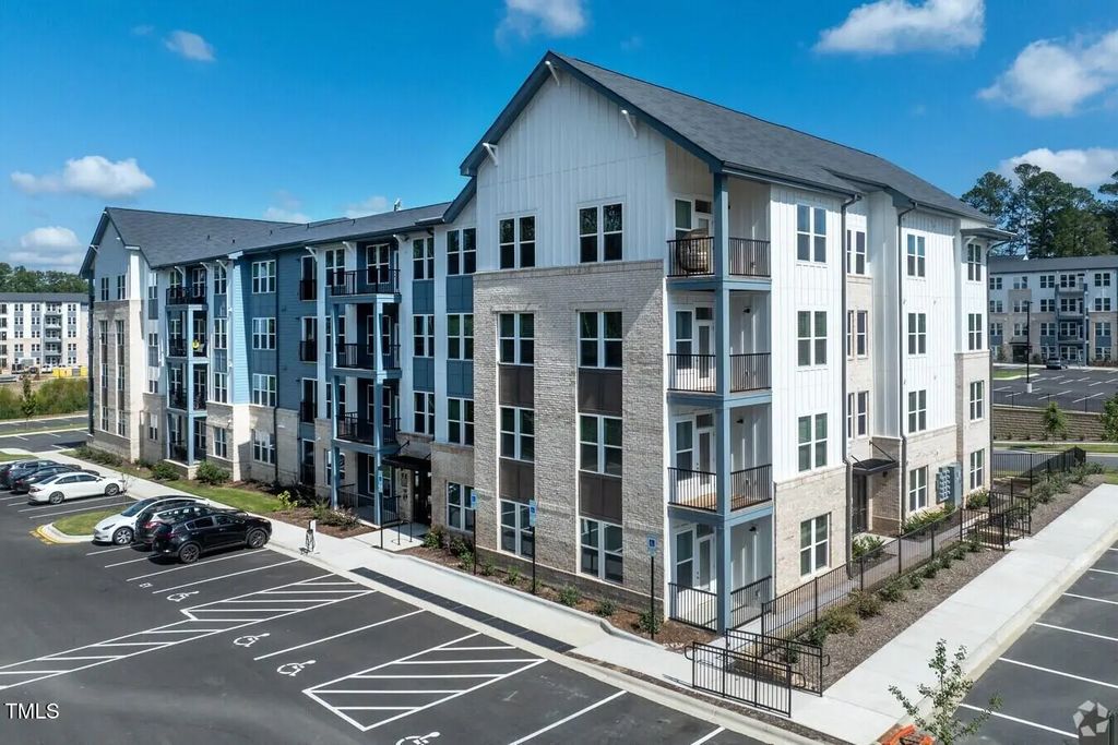 2000 Olivewood Street C2, Cary