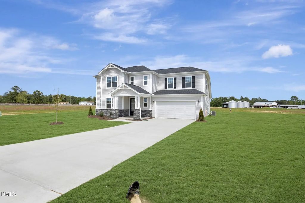 209 Thomas Store Drive, Broadway