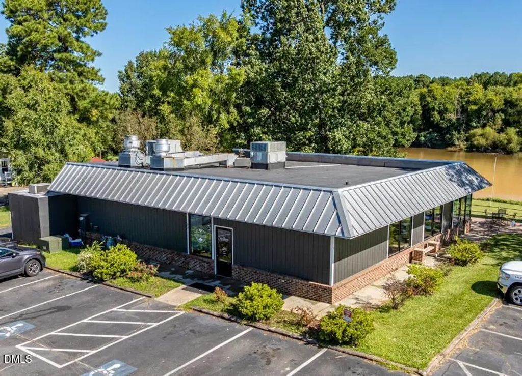100 S Main Street, Lillington