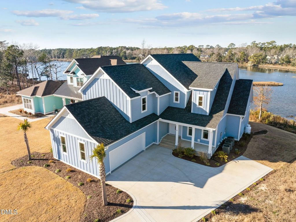 13 E Cannon Cove, Hampstead