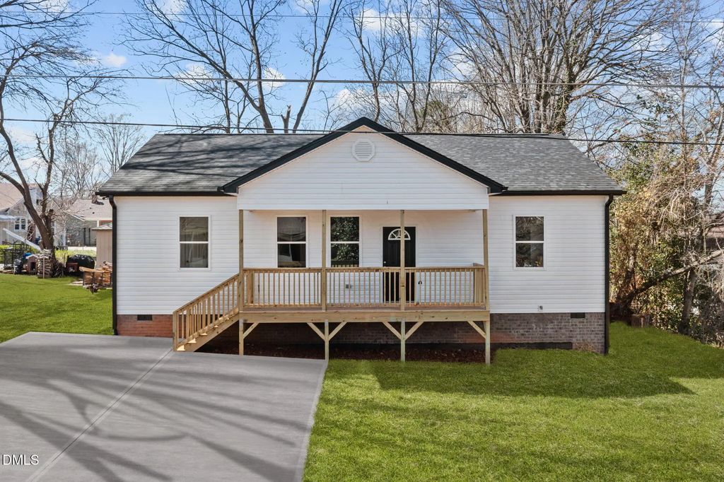 704 North Street, Graham