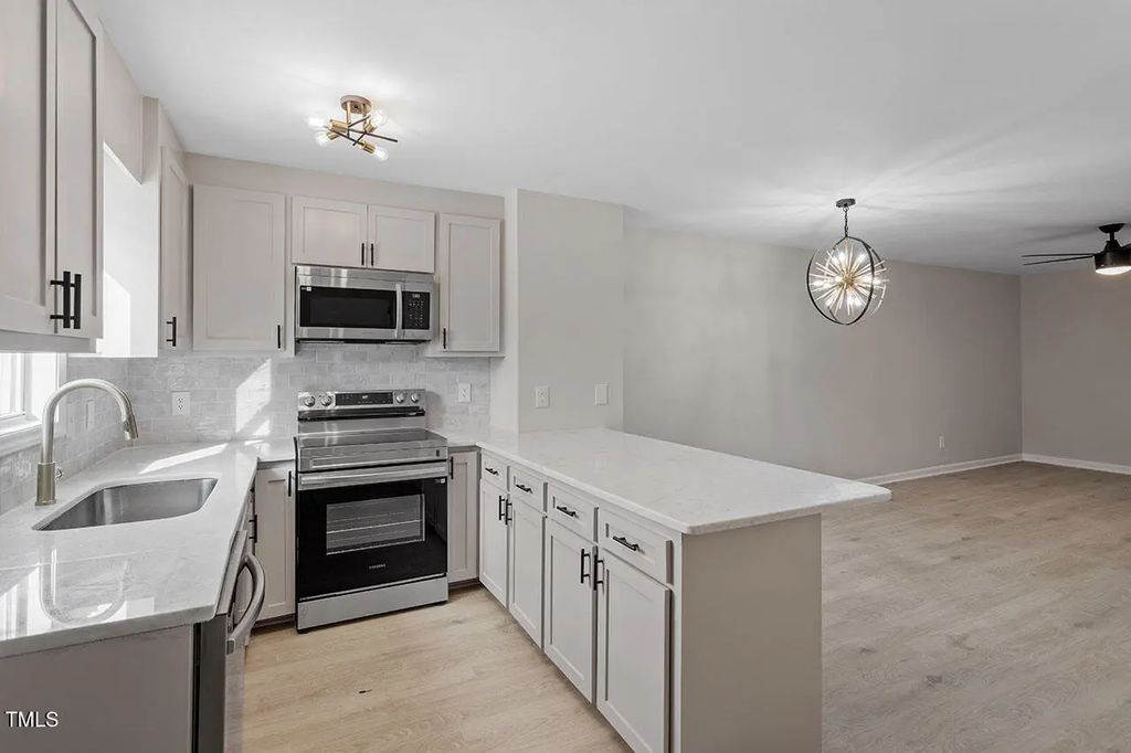 383 E Williams Street, Angier