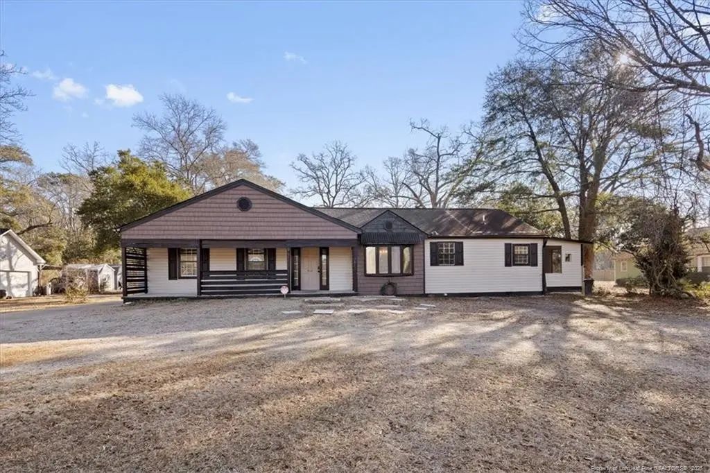 912 Main Street N, Raeford