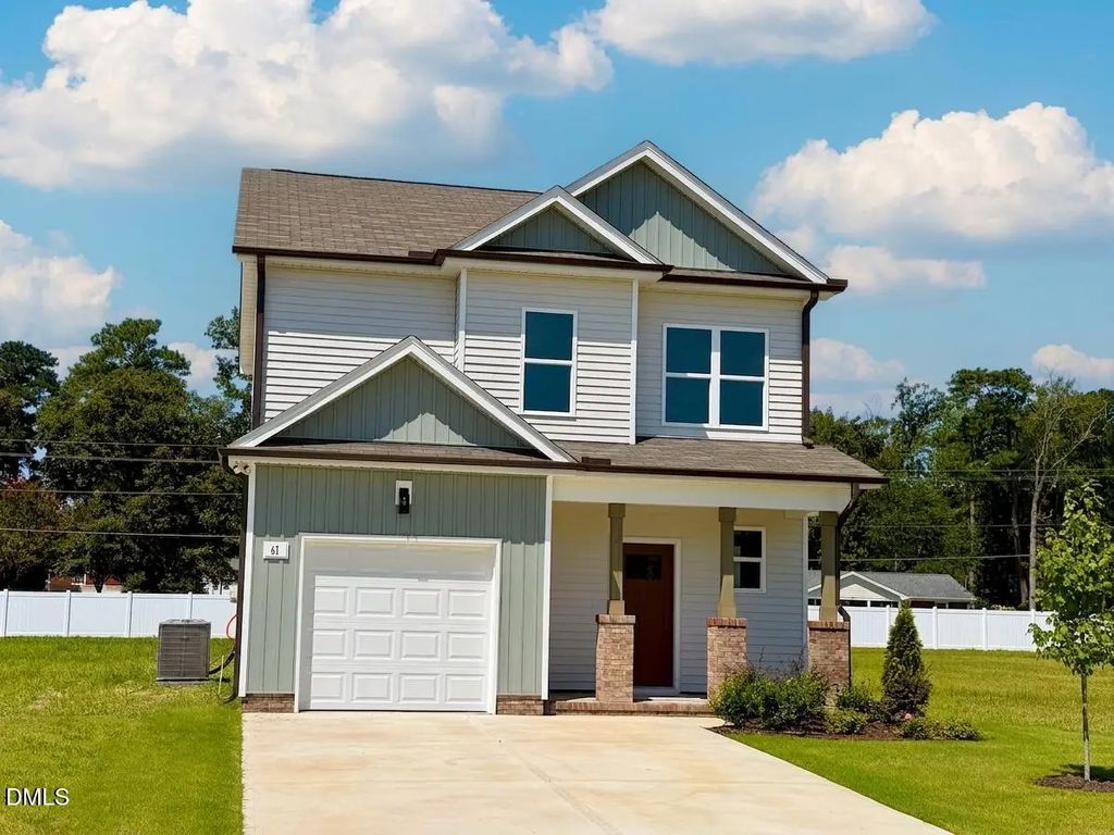 61 W Coulter Court, Selma