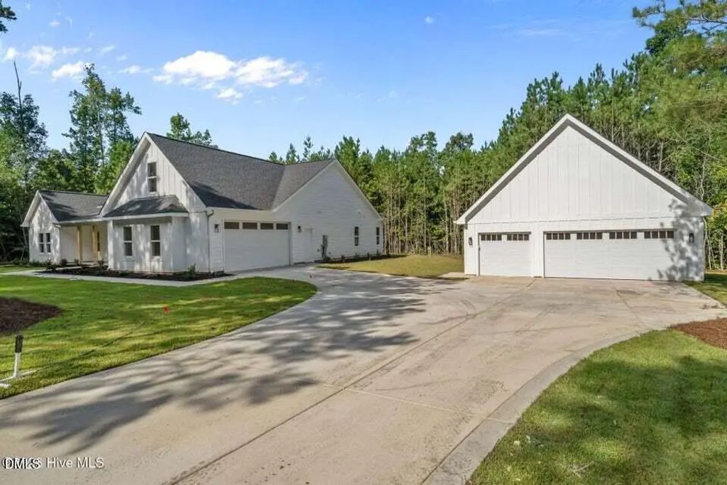 2727 Us 1 Highway, Vass
