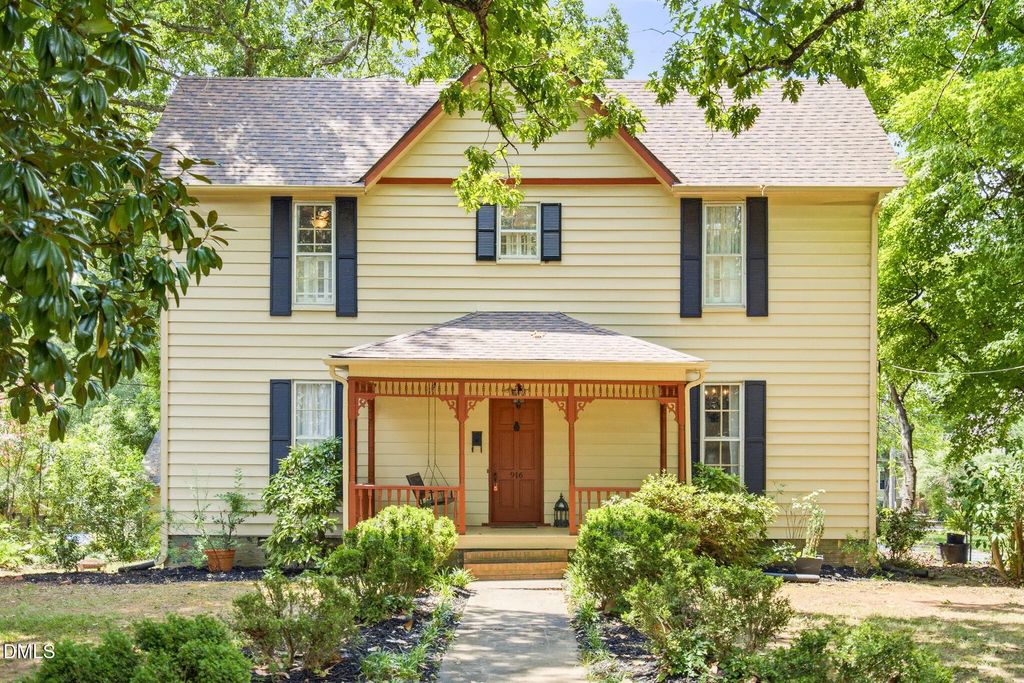 916 W Davis Street, Burlington