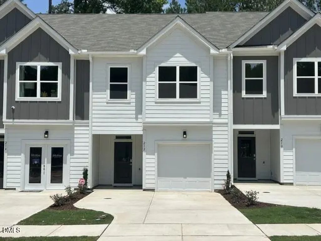 212 Kerag Way, Garner
