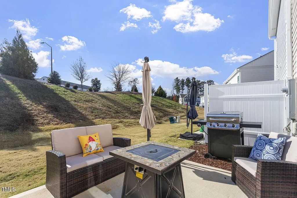 63 Pale Moss Drive, Clayton
