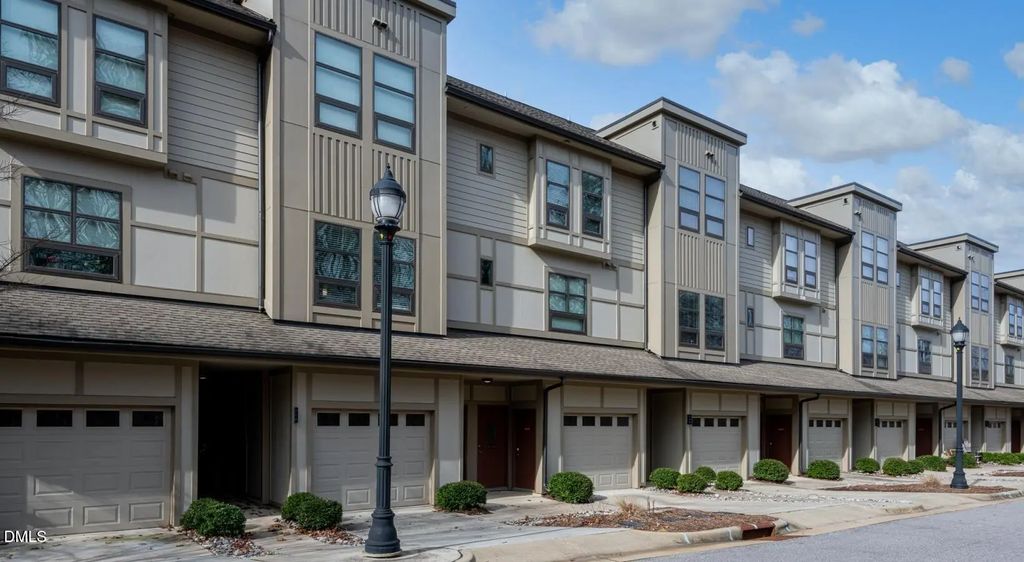 200 Perkins Drive Th1, Chapel Hill