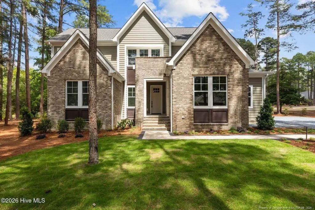 62 Mcmichael Drive, Pinehurst