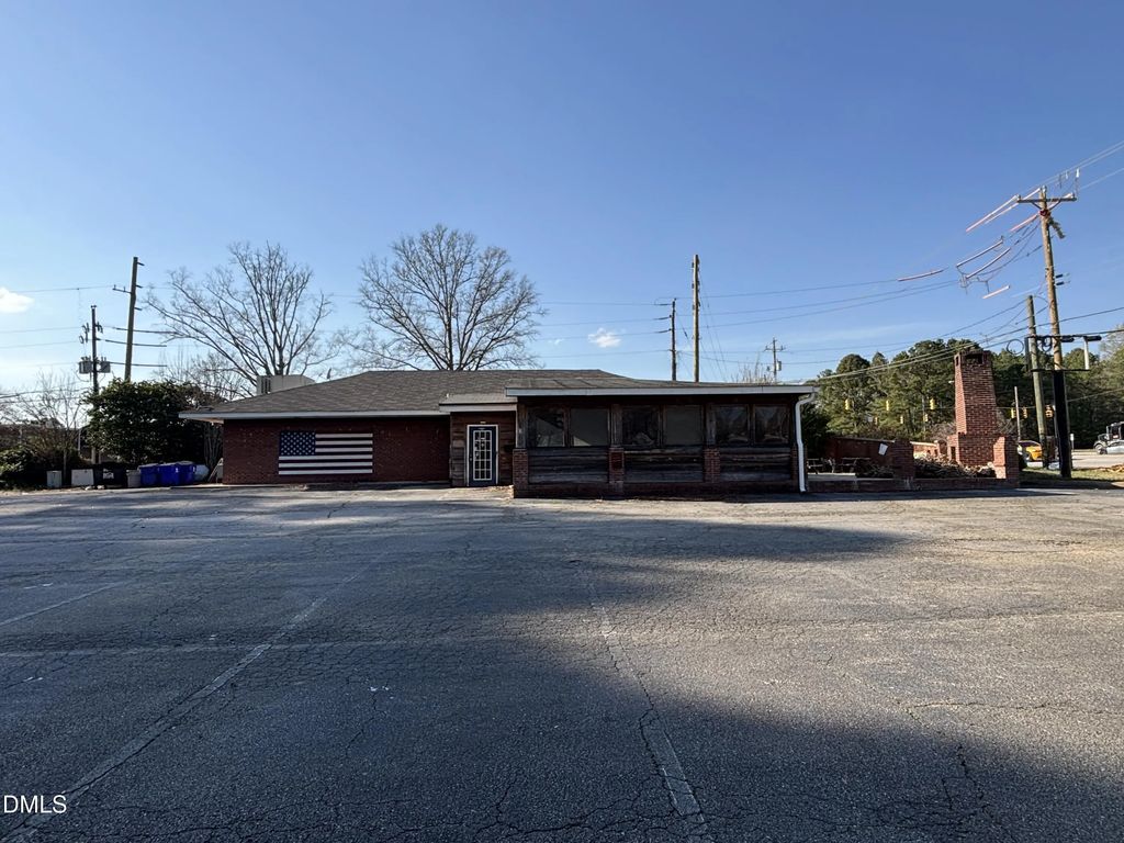 1475 W Market Street, Smithfield