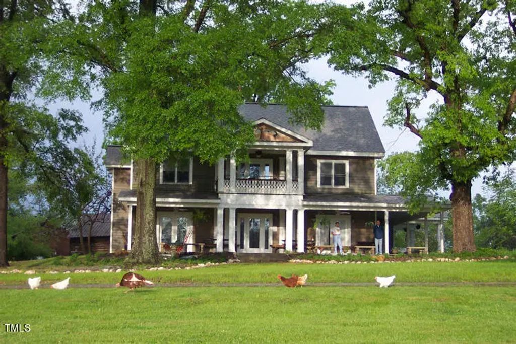 144 Celebrity Dairy Way, Siler City