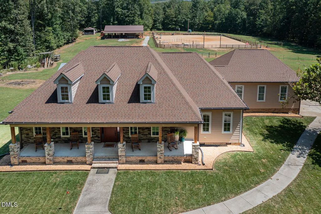195 Falcon Lane, Rougemont