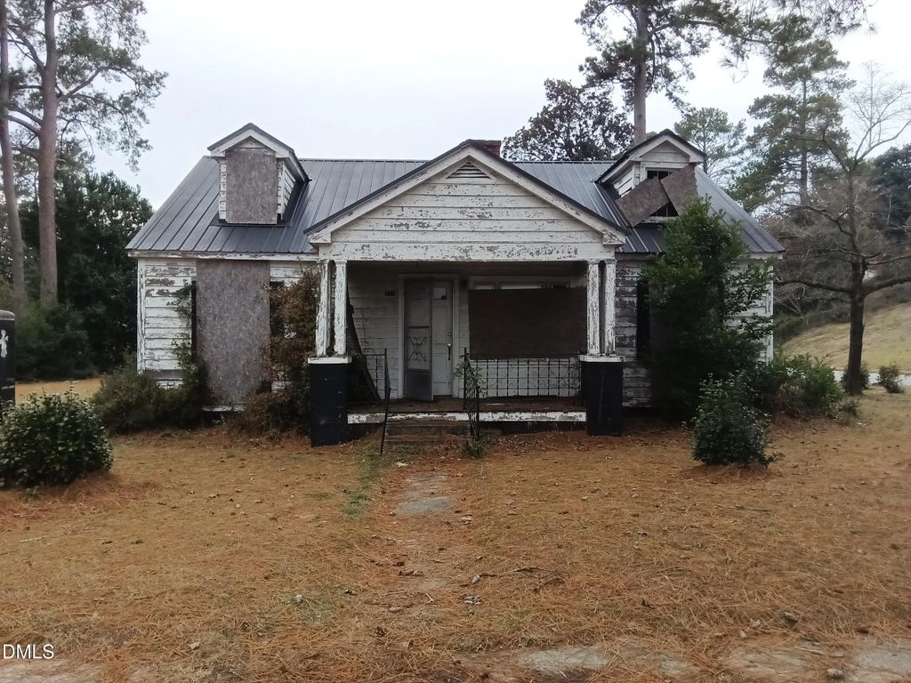 112 N Secrest Street, Kinston