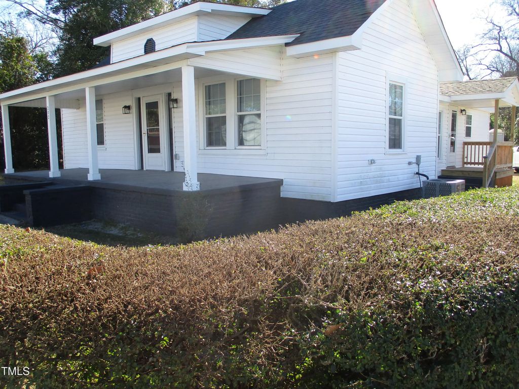 202 E Washington Street, La Grange
