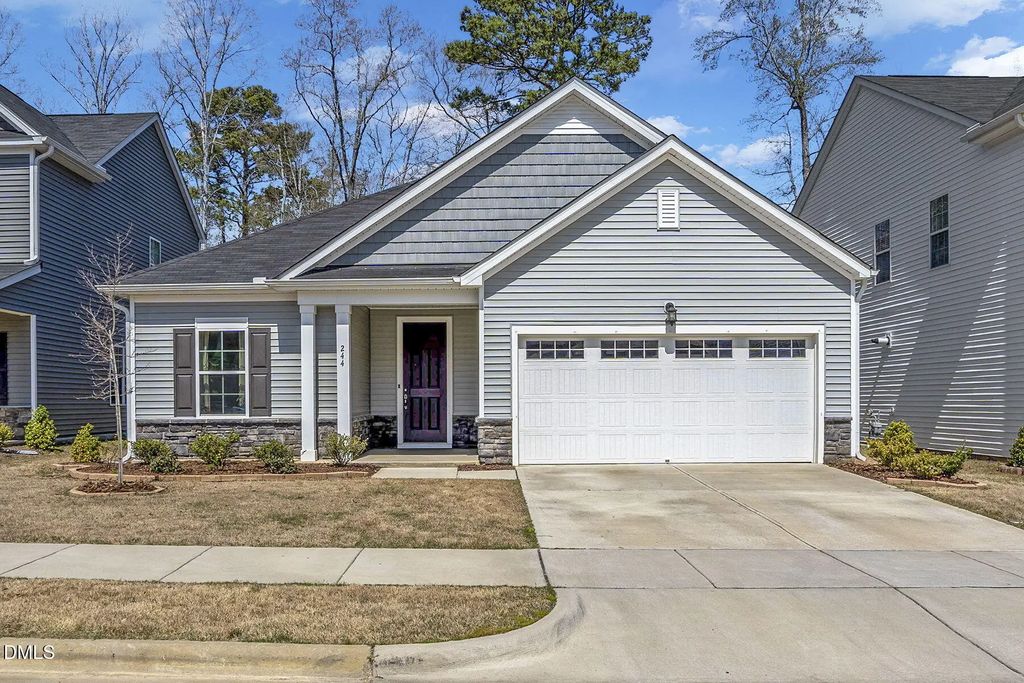 244 Chateau Way, Angier
