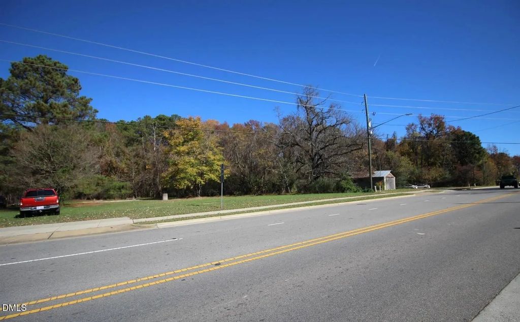 936 W Holly Springs Road, Holly Springs