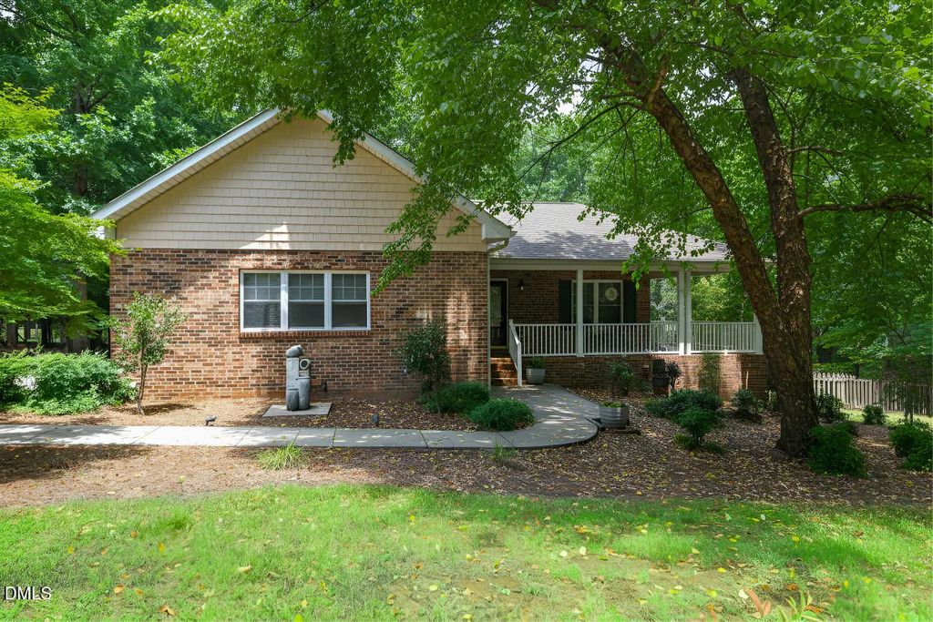 521 Dogwood Drive, Liberty