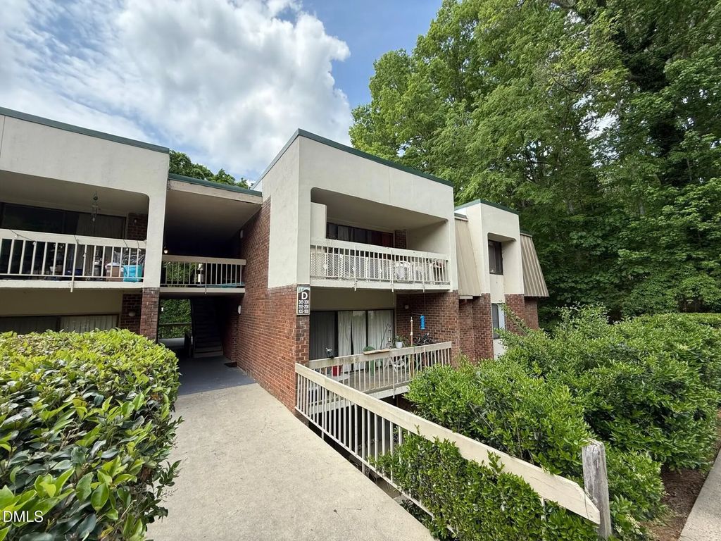 500 Umstead Drive 208, Chapel Hill