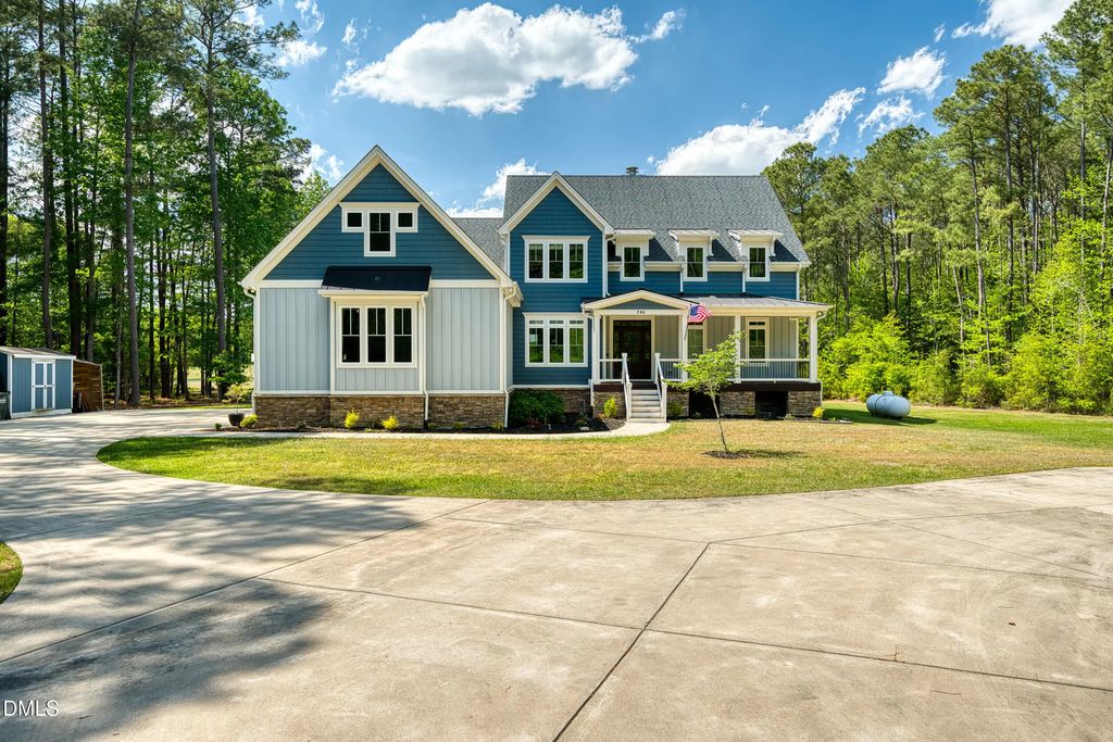 246 Lake Magnolia Way, Smithfield