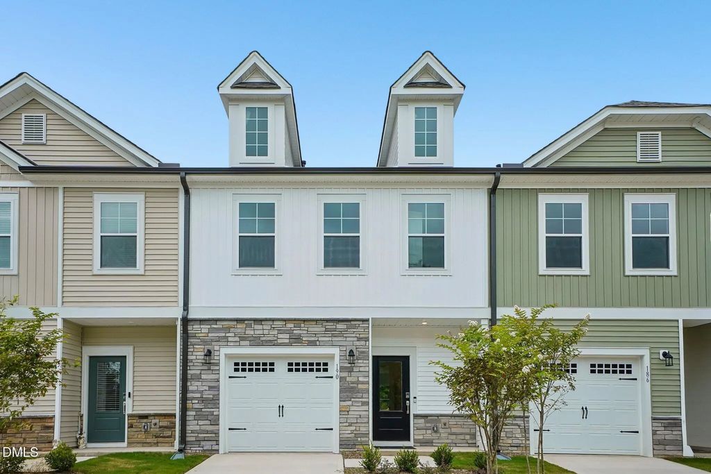190 Hank Way, Angier