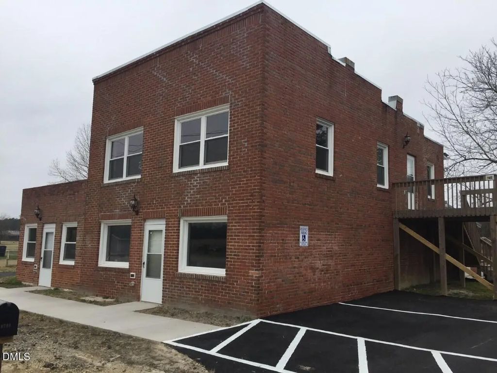 6764 U.s. Highway 301 S, Four Oaks