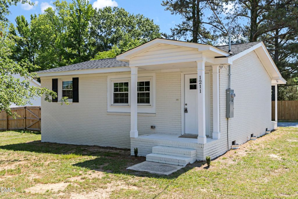 1211 S 1st Street, Lillington