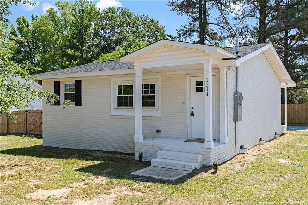 1211 S 1st Street, Lillington