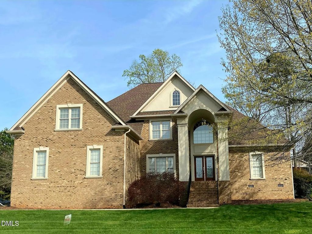 1004 Dunleigh Road, Burlington