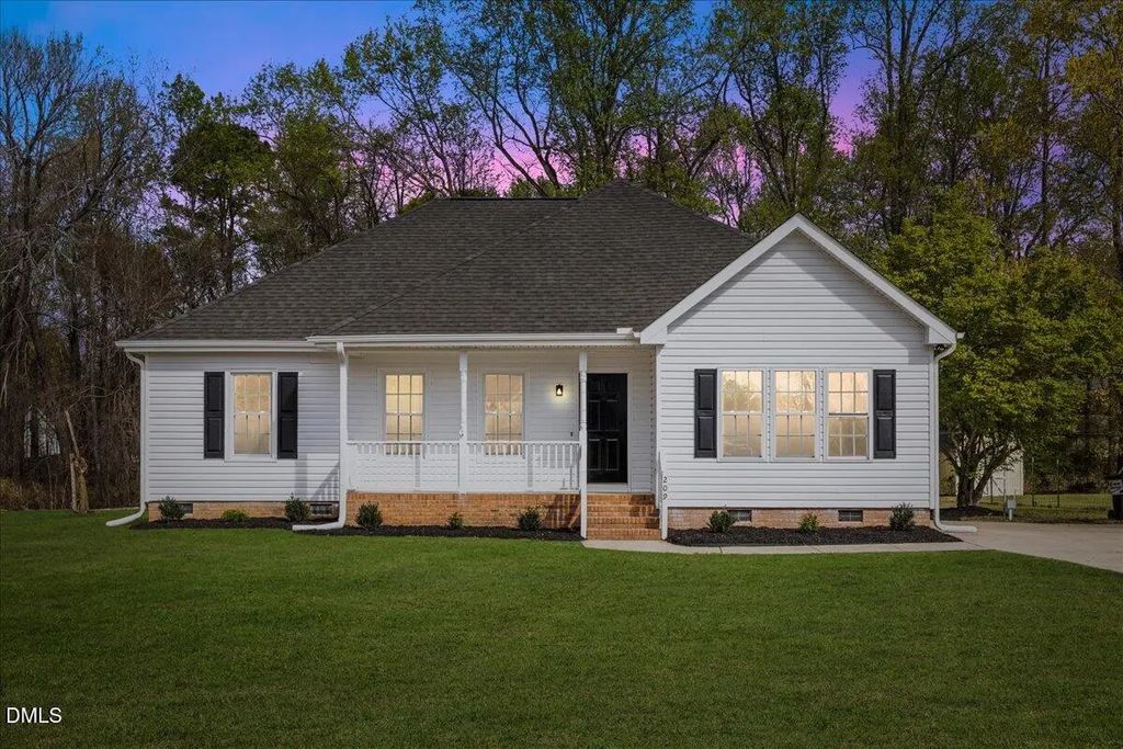 209 Hunters Farm Drive, Raleigh