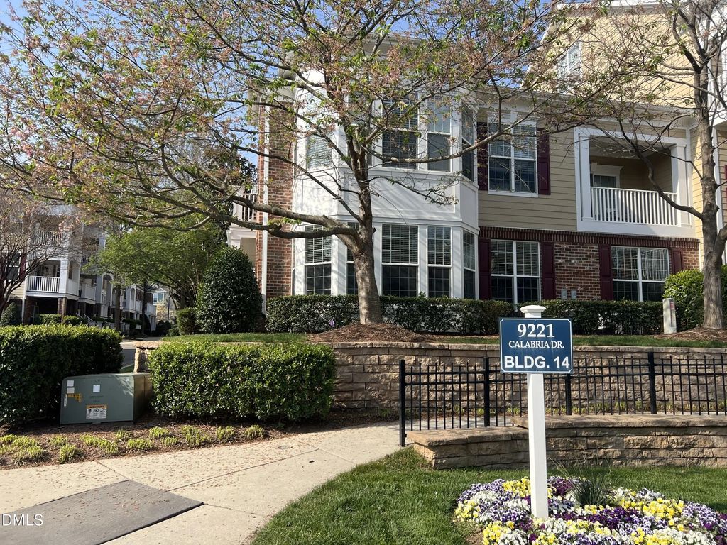 9221 Calabria Drive 121, Raleigh