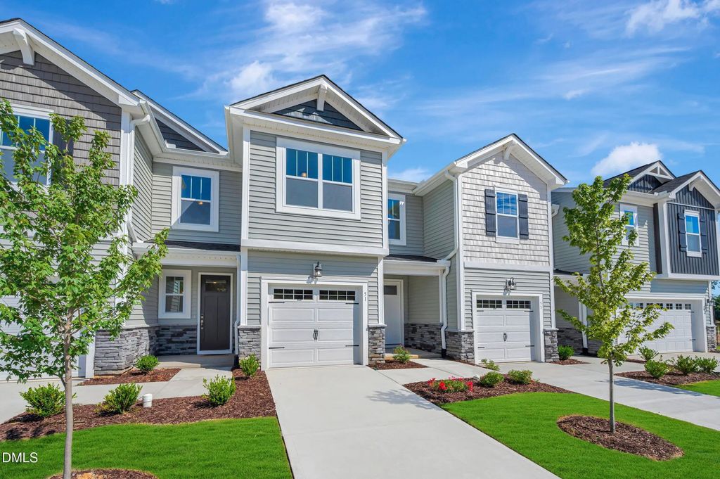 51 Ara Court 211, Angier