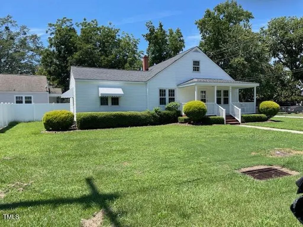 140 S Dunn Street, Angier