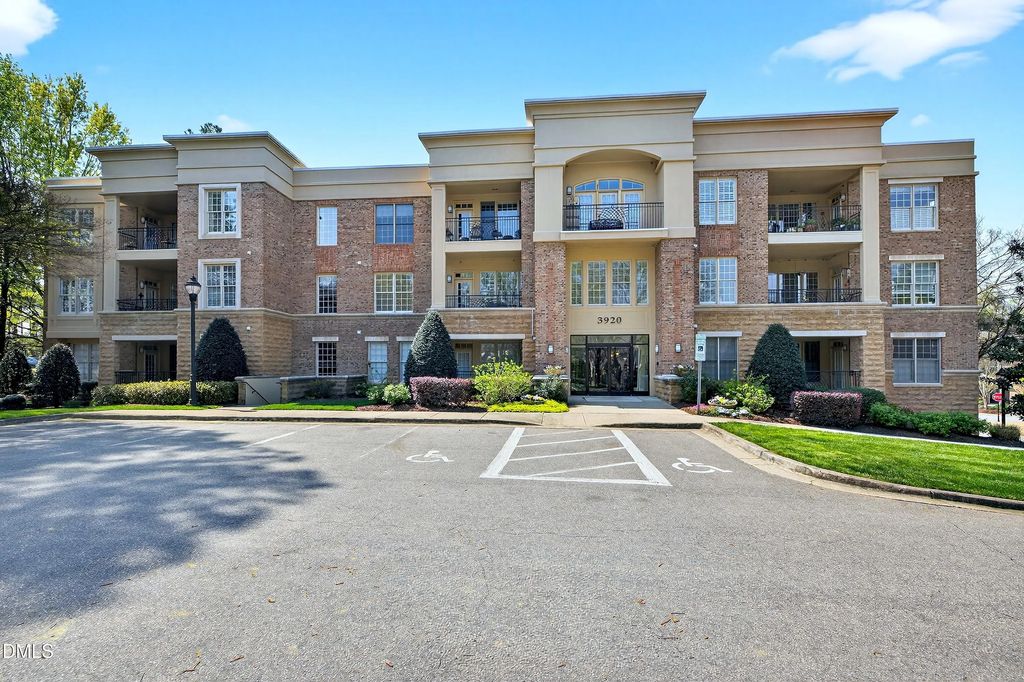 3920 Essex Garden Lane 202, Raleigh