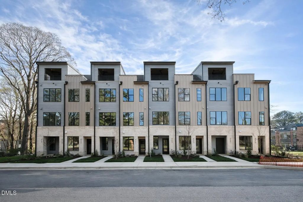 809 Niantic Street, Cary