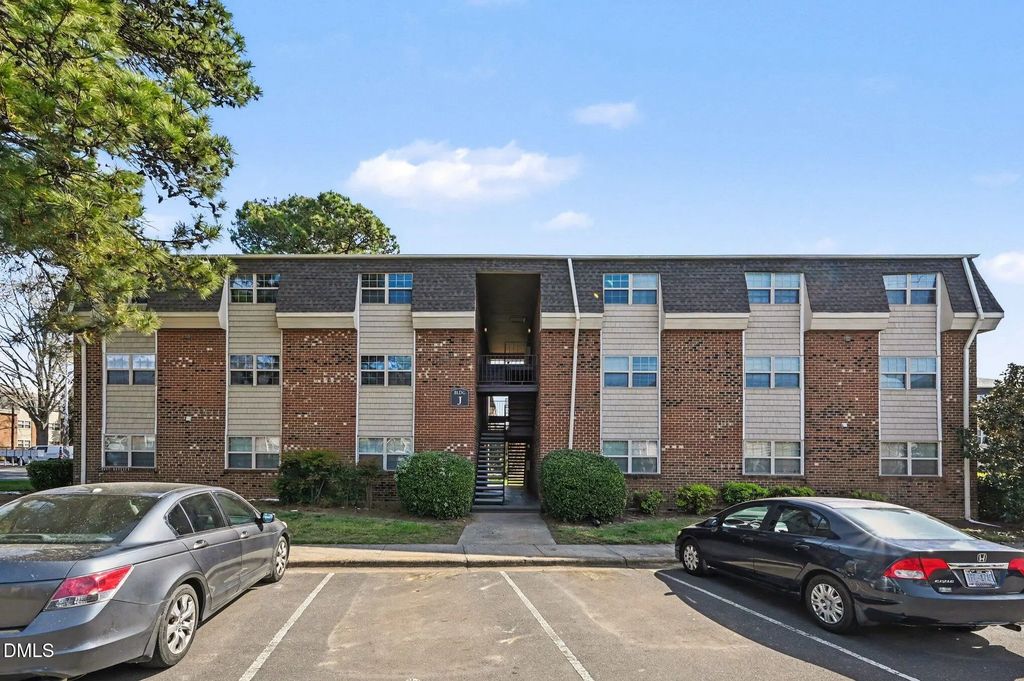 501 Jones Ferry Road Unit J9, Carrboro