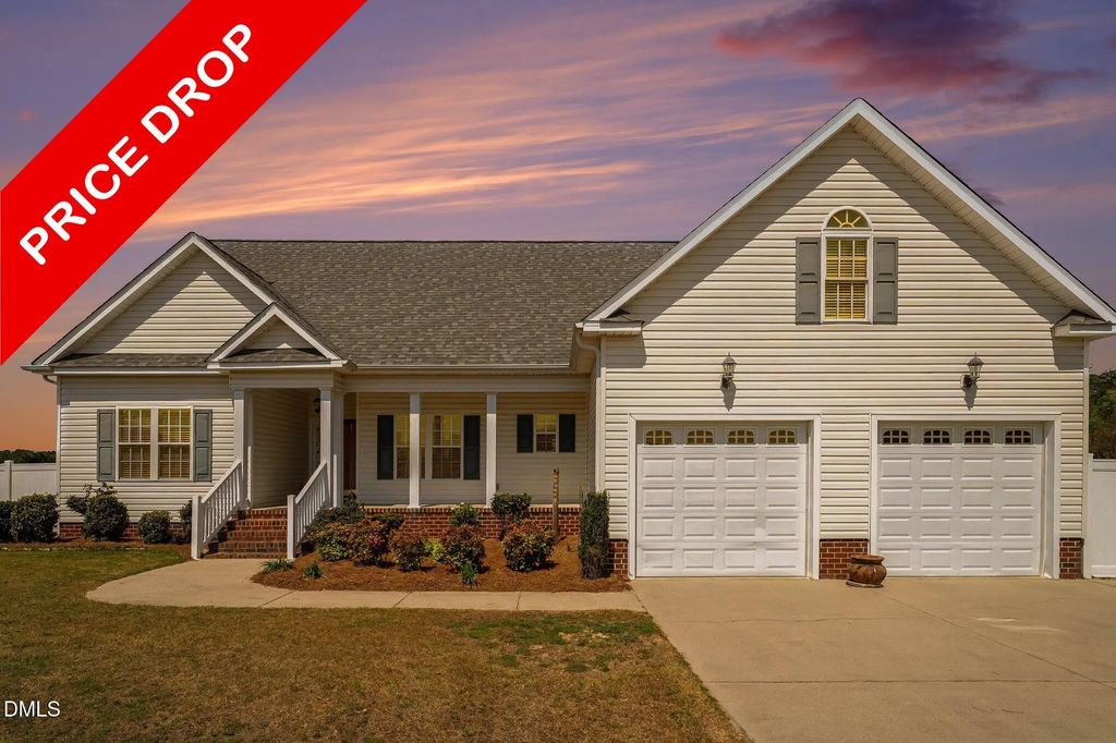 215 Ellington Way, La Grange