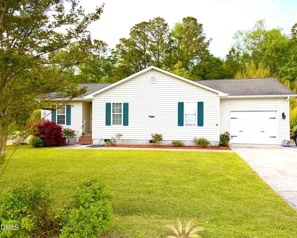 707 Blue Jean Road, Whiteville