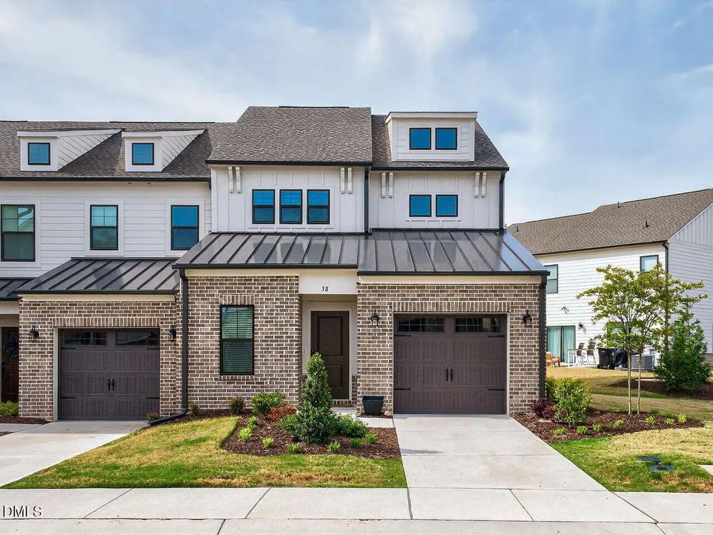 38 N District Avenue, Clayton