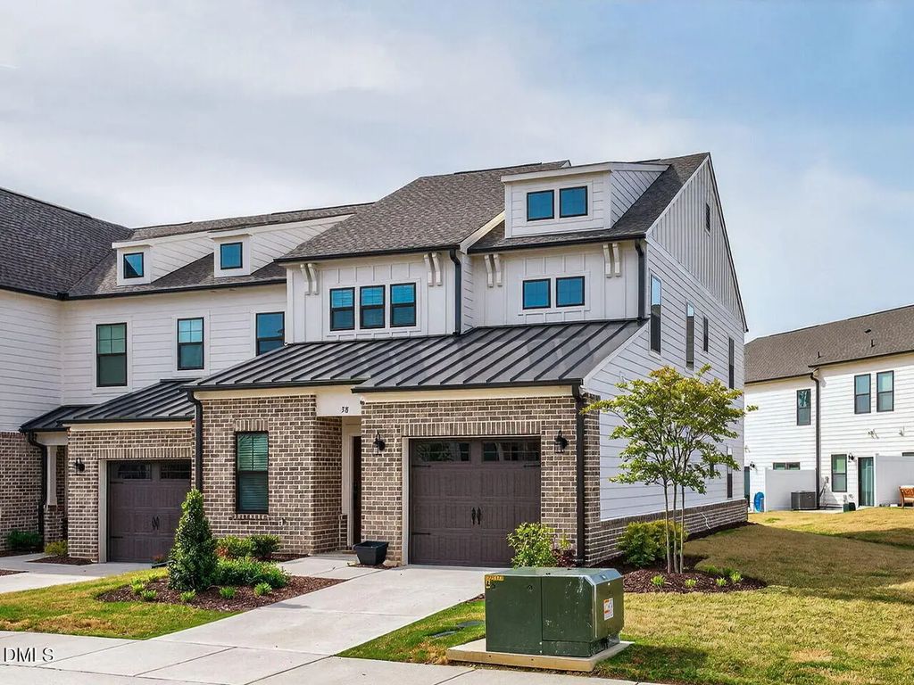 38 N District Avenue, Clayton