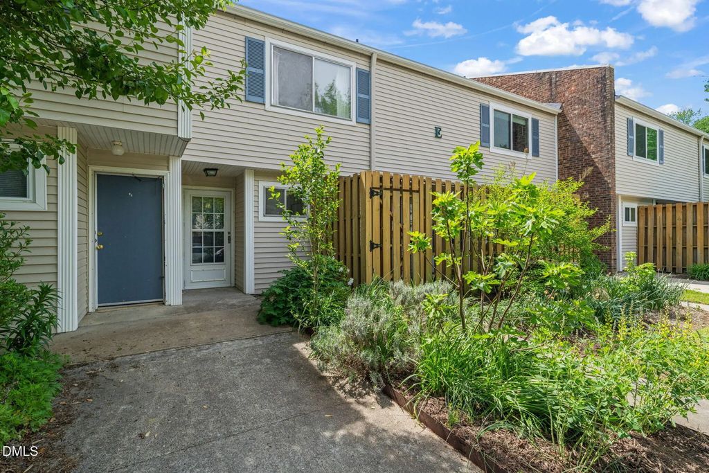 220 Elizabeth Street Apt E7, Chapel Hill