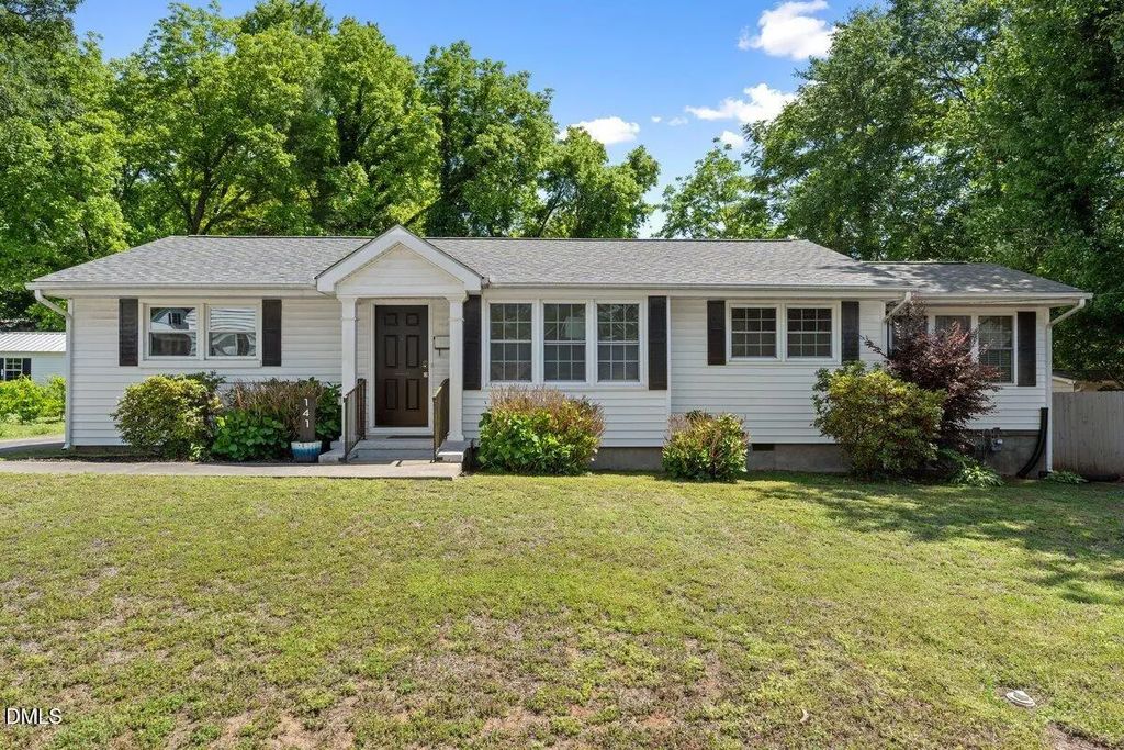 141 Battle Avenue, Warrenton
